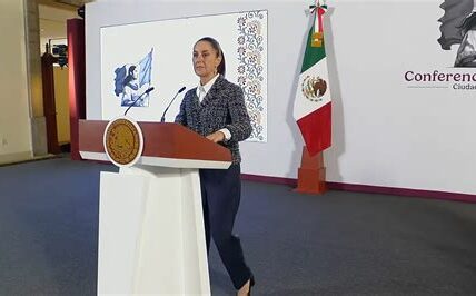 Claudia Sheinbaum inicia "La mañanera de Claudia", abordando economía y seguridad, destacando logros y propuestas con enfoque en justicia social y derechos humanos para México.