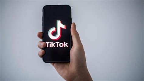 Montana prohíbe TikTok por preocupaciones de seguridad nacional; requiere venta a entidad sin vínculo chino. La medida refleja incremento de desconfianza hacia tecnología china.