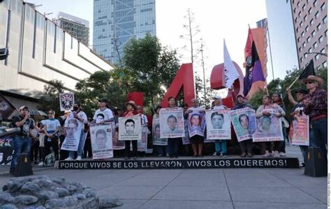 La Comisión busca esclarecer el caso Ayotzinapa con nuevas investigaciones y mayor transparencia, renovando la esperanza de las familias de los 43 estudiantes desaparecidos.