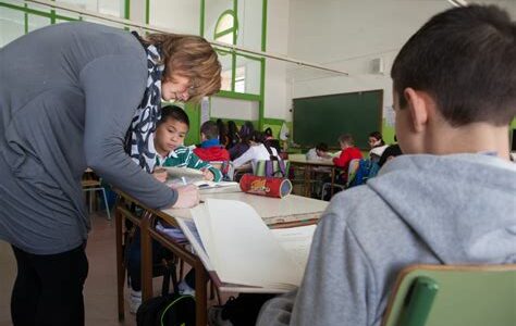 Reformas educativas en Macedonia del Norte generan preocupación por posible discriminación y desigualdades; se requiere atención a criterios de admisión y protección a comunidades marginadas.