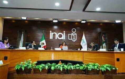 La SCJN descarta recurso del INAI; proyectos de AMLO, como el Tren Maya, son considerados de seguridad nacional, desatando debate sobre transparencia.