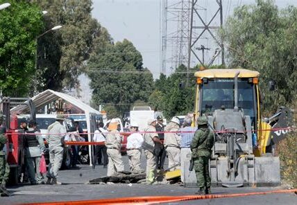 La lucha contra las tomas clandestinas de combustible en CDMX es crucial para proteger la seguridad pública y el medio ambiente.