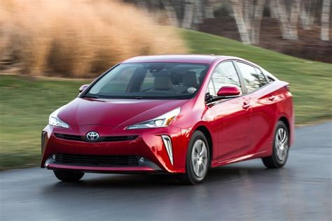 Toyota lidera el cambio hacia vehículos híbridos en México, con 30% de ventas. Prius es el más vendido, reflejando interés creciente en transporte sustentable.