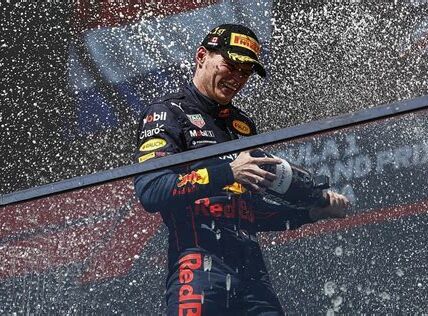 Max Verstappen domina el Gran Premio de Catar, consolidando su supremacía en la Fórmula 1 con su novena victoria en 2023. Su consistencia lo mantiene invencible.