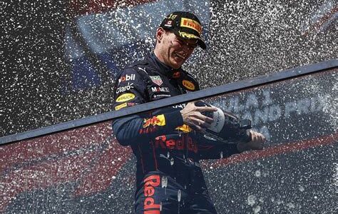 Max Verstappen domina el Gran Premio de Catar, consolidando su supremacía en la Fórmula 1 con su novena victoria en 2023. Su consistencia lo mantiene invencible.