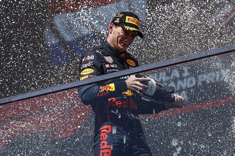 Max Verstappen domina el Gran Premio de Catar, consolidando su supremacía en la Fórmula 1 con su novena victoria en 2023. Su consistencia lo mantiene invencible.