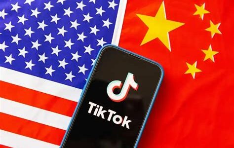 Un veto a TikTok en EE.UU. podría costar a pequeños negocios 1,300 millones de dólares, afectando gravemente sus estrategias de marketing y crecimiento.