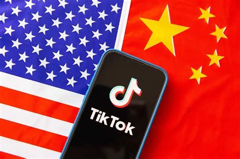 Un veto a TikTok en EE.UU. podría costar a pequeños negocios 1,300 millones de dólares, afectando gravemente sus estrategias de marketing y crecimiento.